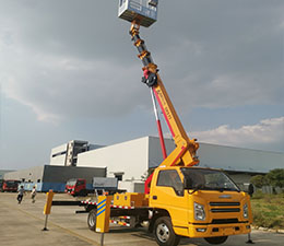 高空作业车